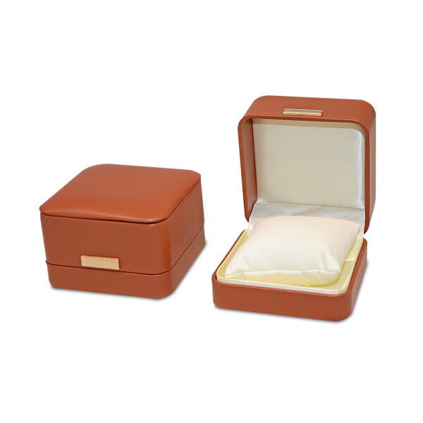 GF bangle Box With Pillow Beige